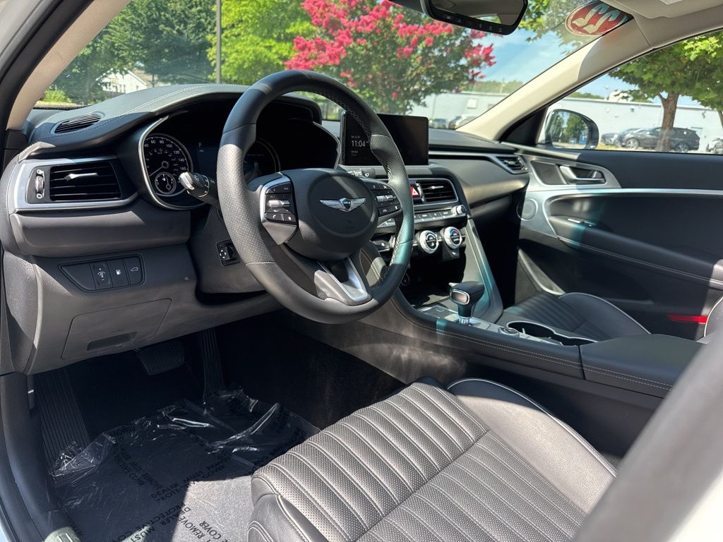 2022 Genesis G70 2.0T Image 17 of 40