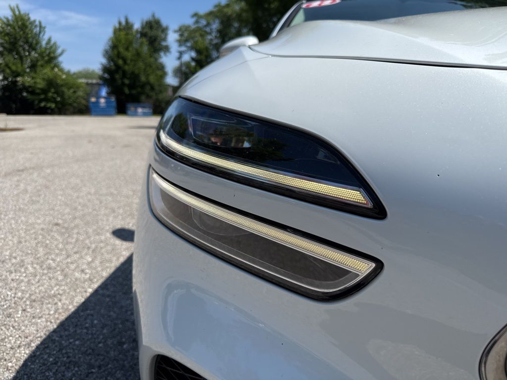 2022 Genesis G70 2.0T Image 36 of 40