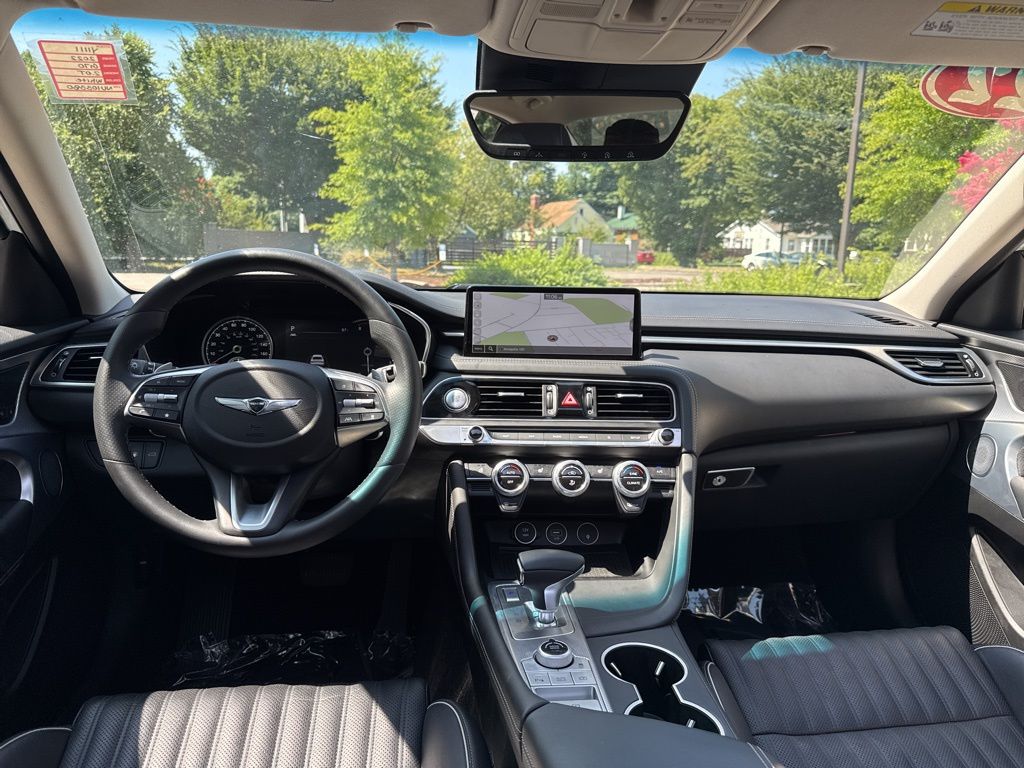 2022 Genesis G70 2.0T Image 16 of 40