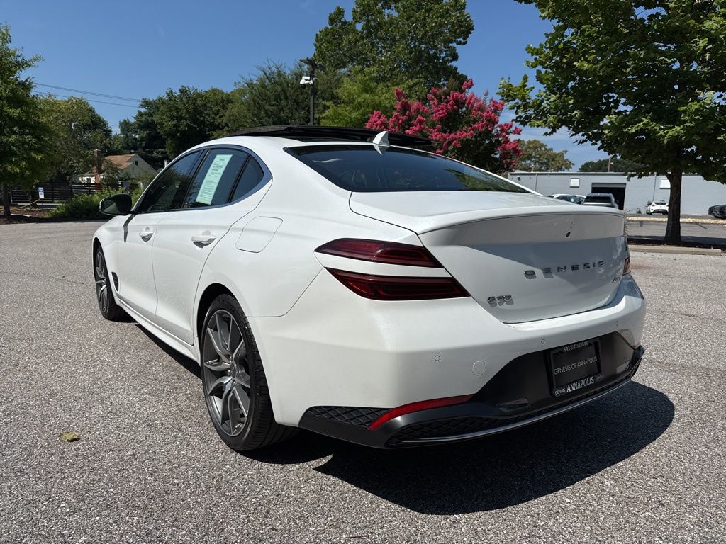 2022 Genesis G70 2.0T Image 7 of 40