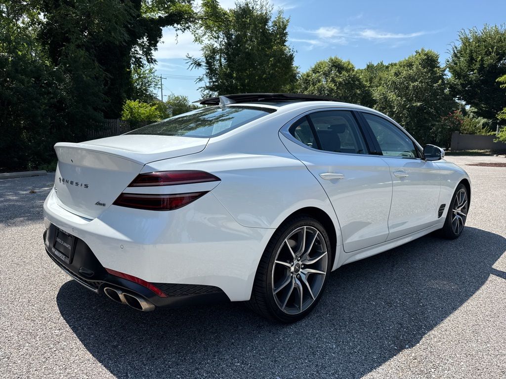 2022 Genesis G70 2.0T Image 5 of 40