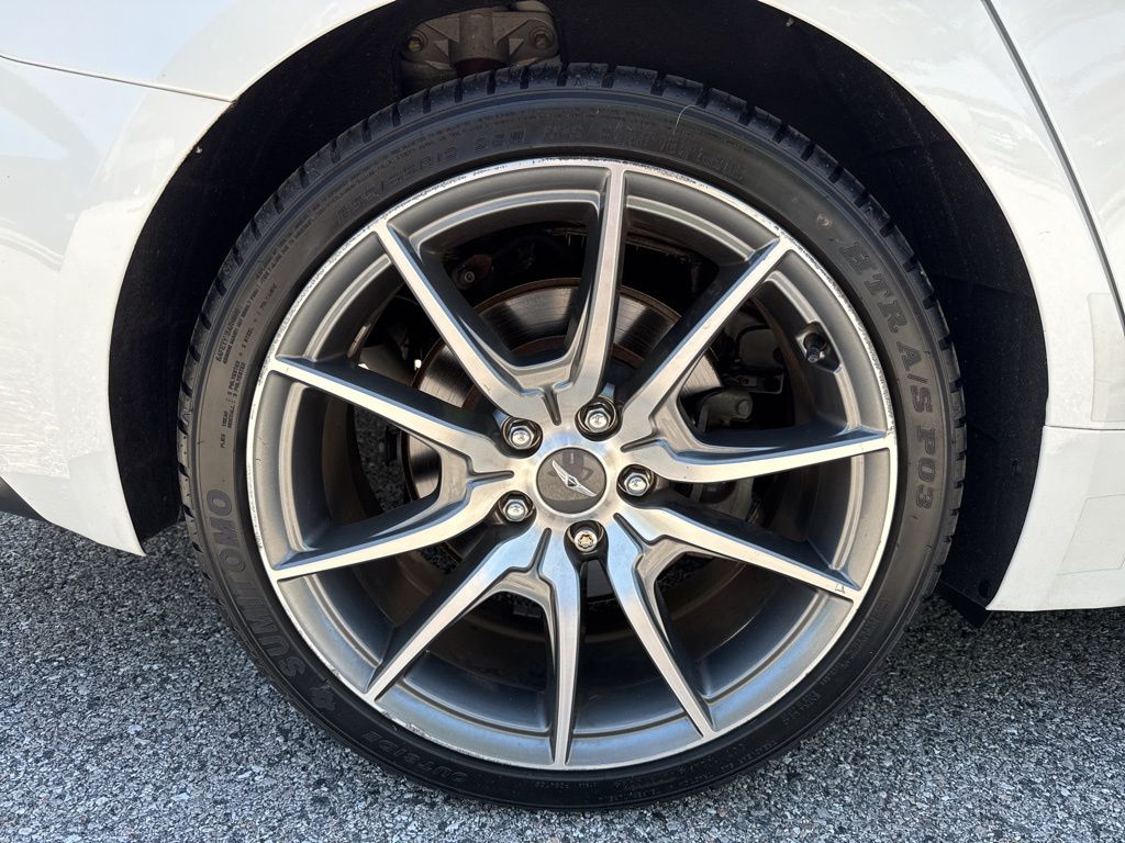 2022 Genesis G70 2.0T Image 9 of 40