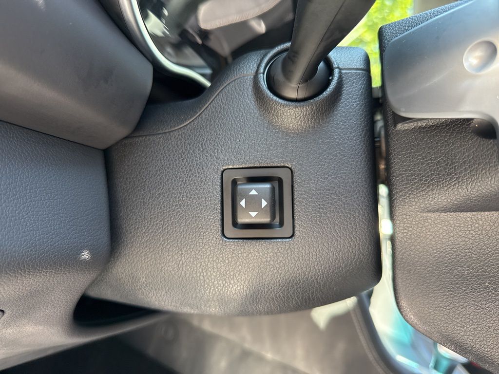 2022 Genesis G70 2.0T Image 30 of 40