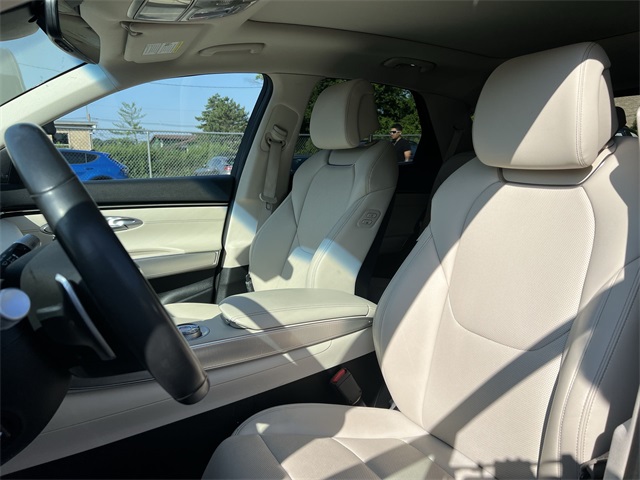 Vehicle image 13 of 26