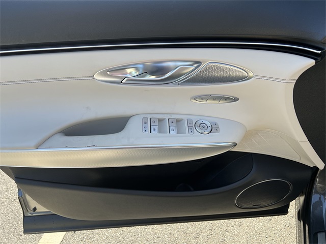 Vehicle image 20 of 26