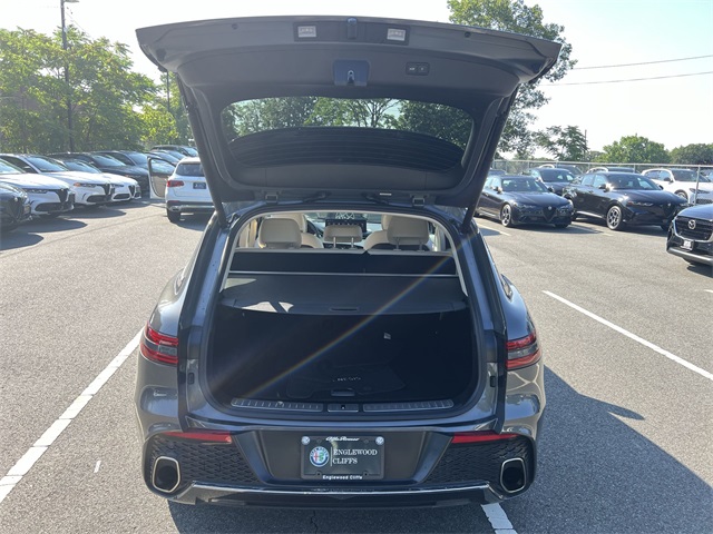 Vehicle image 11 of 26
