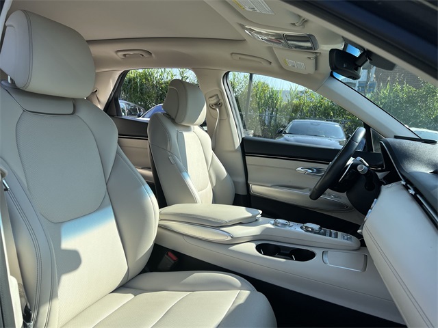 Vehicle image 14 of 26