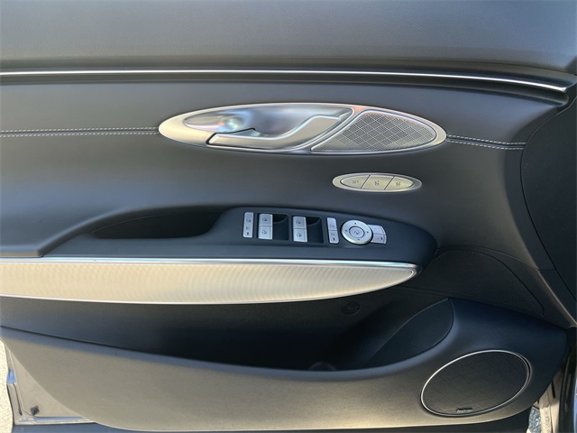Vehicle image 22 of 26