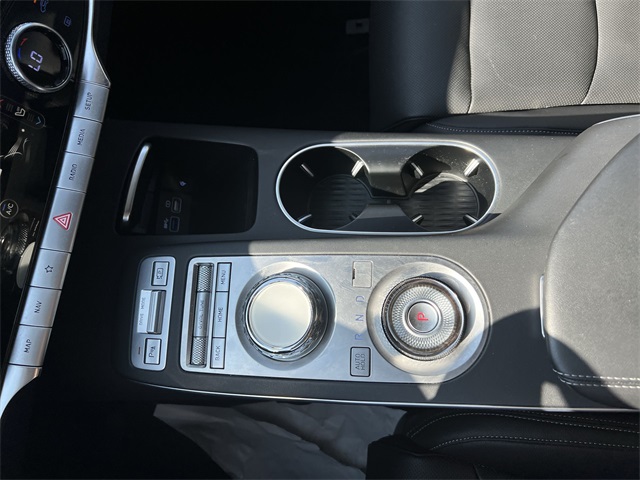 Vehicle image 21 of 26