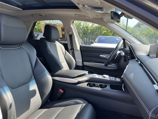Vehicle image 16 of 26