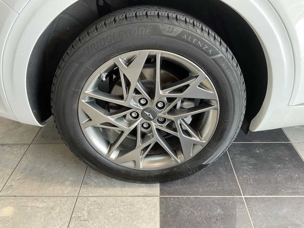 2022 Genesis GV70 2.5T Image 8 of 27