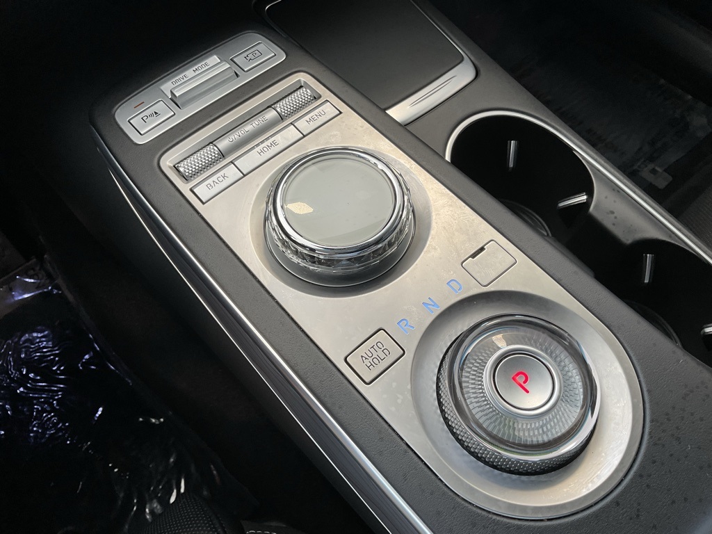 2022 Genesis GV70 2.5T Image 21 of 27