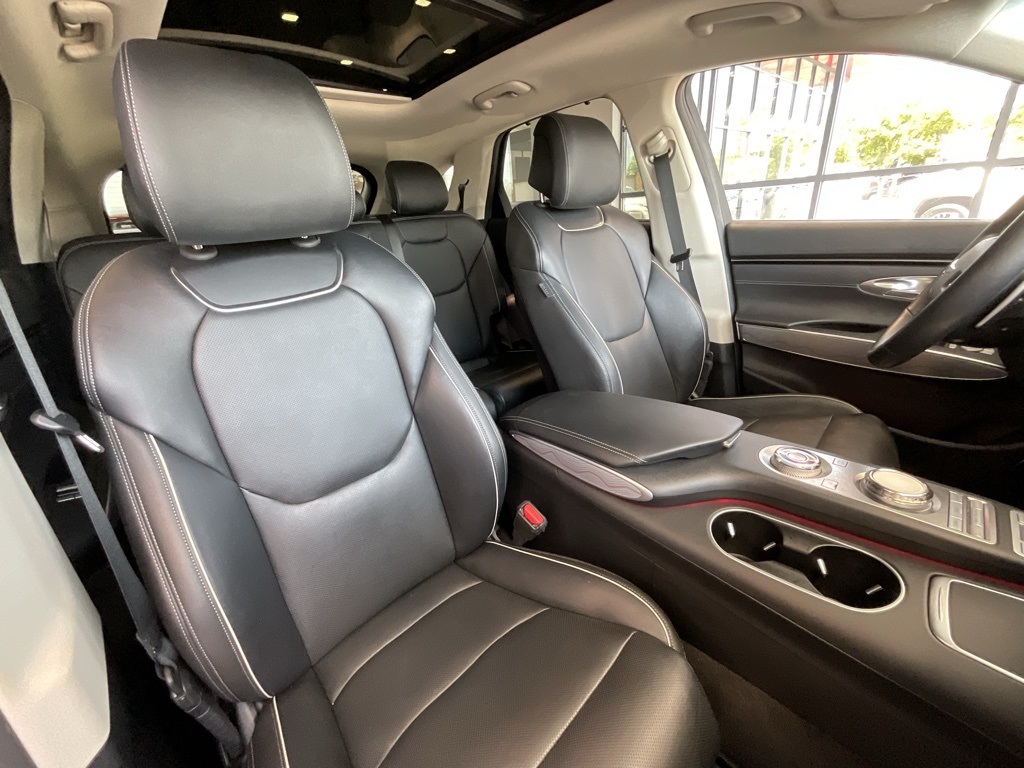 2022 Genesis GV70 2.5T Image 12 of 27