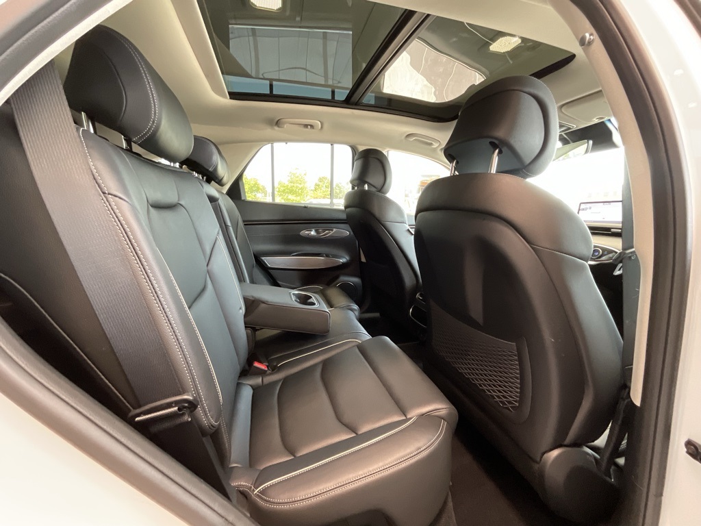 2022 Genesis GV70 2.5T Image 10 of 27