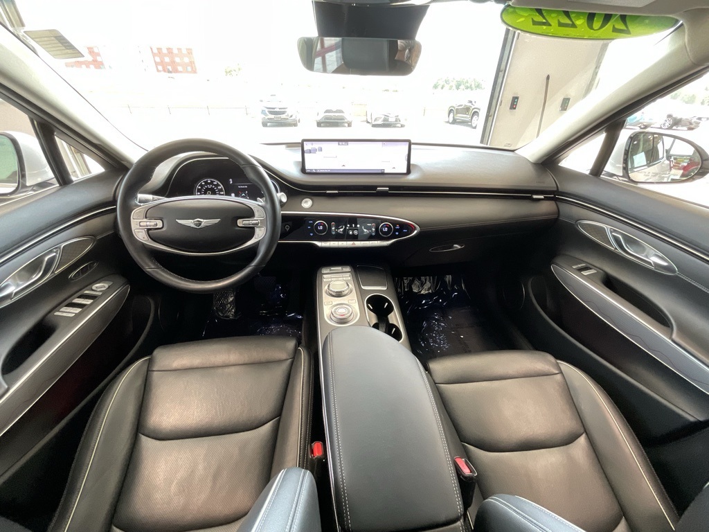 2022 Genesis GV70 2.5T Image 14 of 27