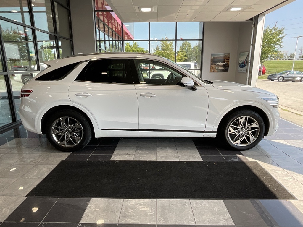 2022 Genesis GV70 2.5T Image 4 of 27