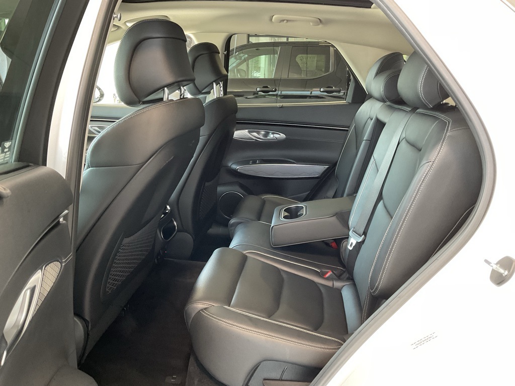 2022 Genesis GV70 2.5T Image 11 of 27