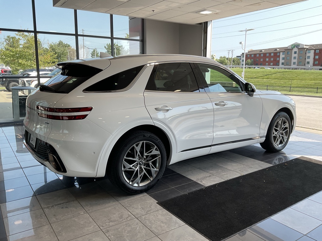2022 Genesis GV70 2.5T Image 5 of 27