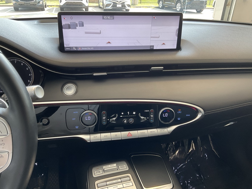 2022 Genesis GV70 2.5T Image 20 of 27