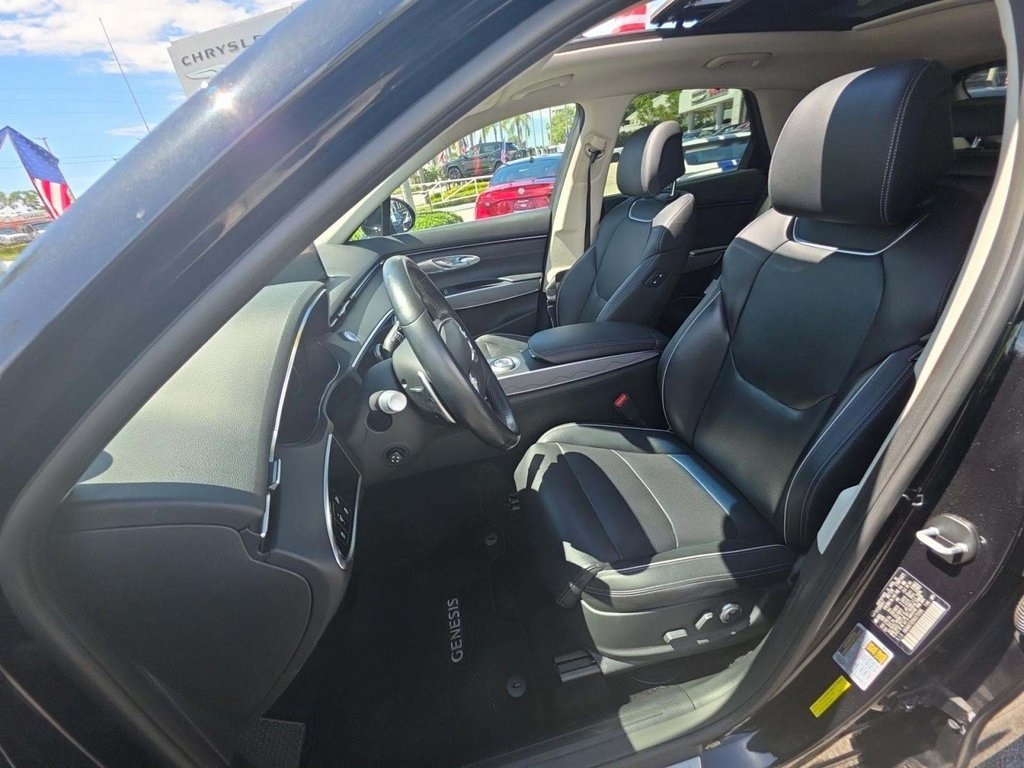 Vehicle image 4 of 9
