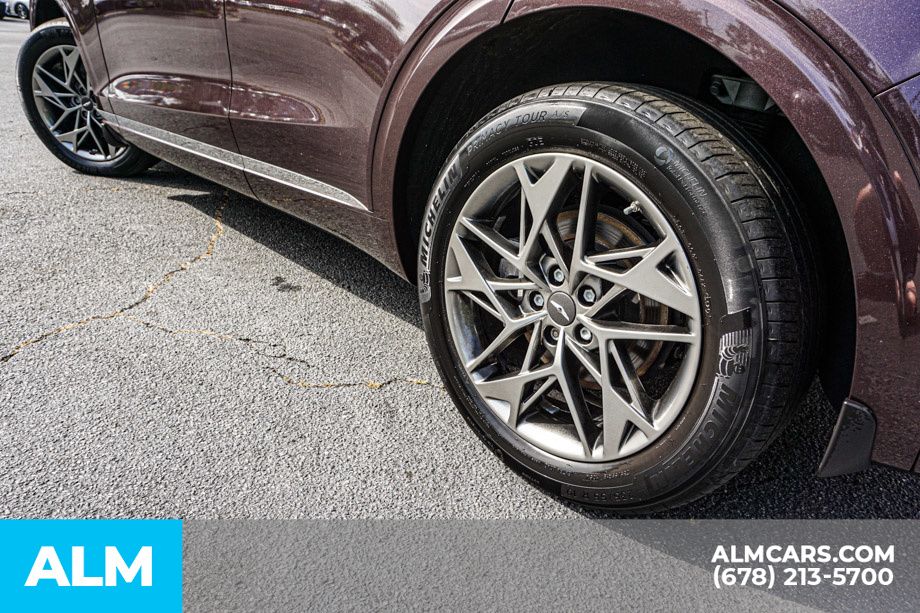 Vehicle image 11 of 60