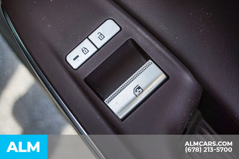 Vehicle image 27 of 60