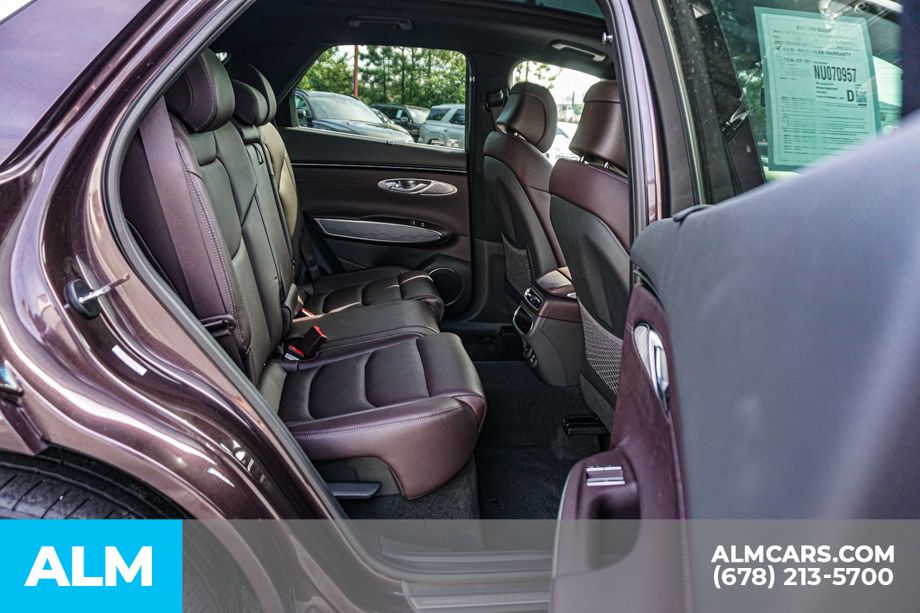 Vehicle image 13 of 60