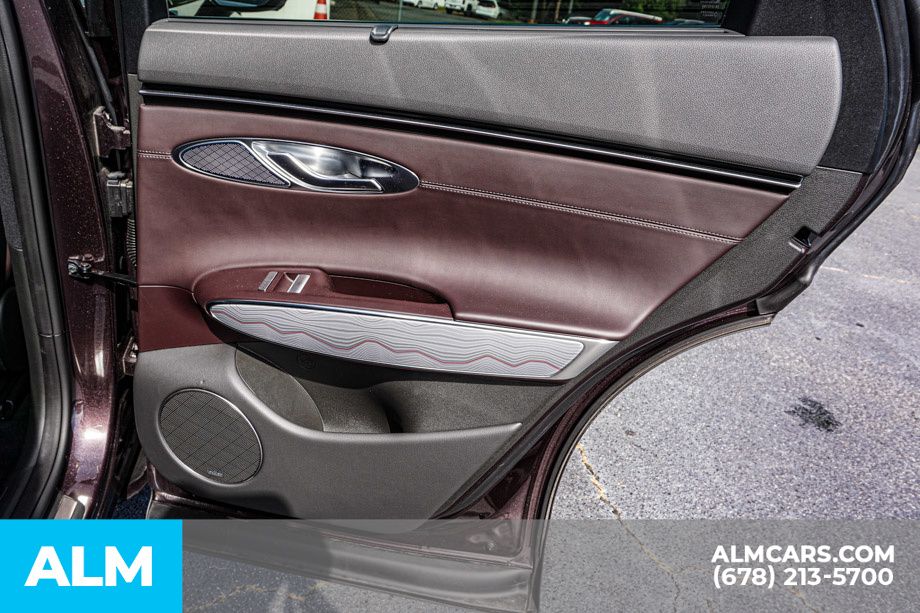 Vehicle image 32 of 60