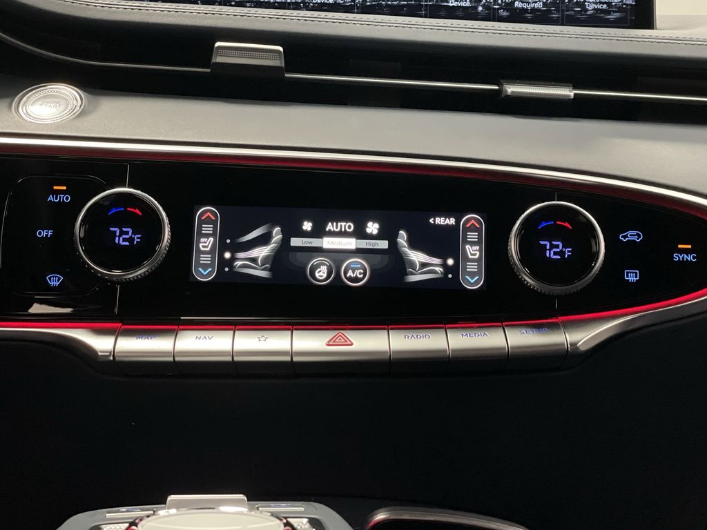 2022 Genesis GV70 3.5T Sport Image 20 of 43