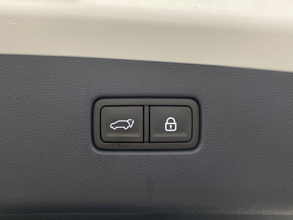 2022 Genesis GV70 3.5T Sport Image 32 of 43