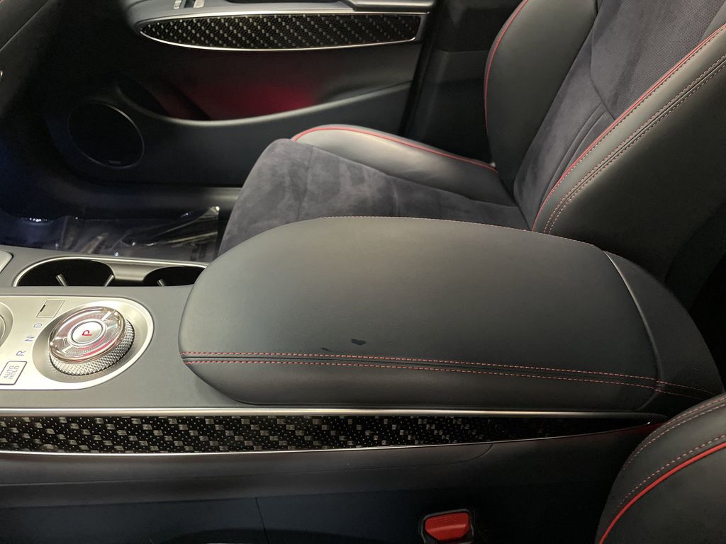 2022 Genesis GV70 3.5T Sport Image 25 of 43