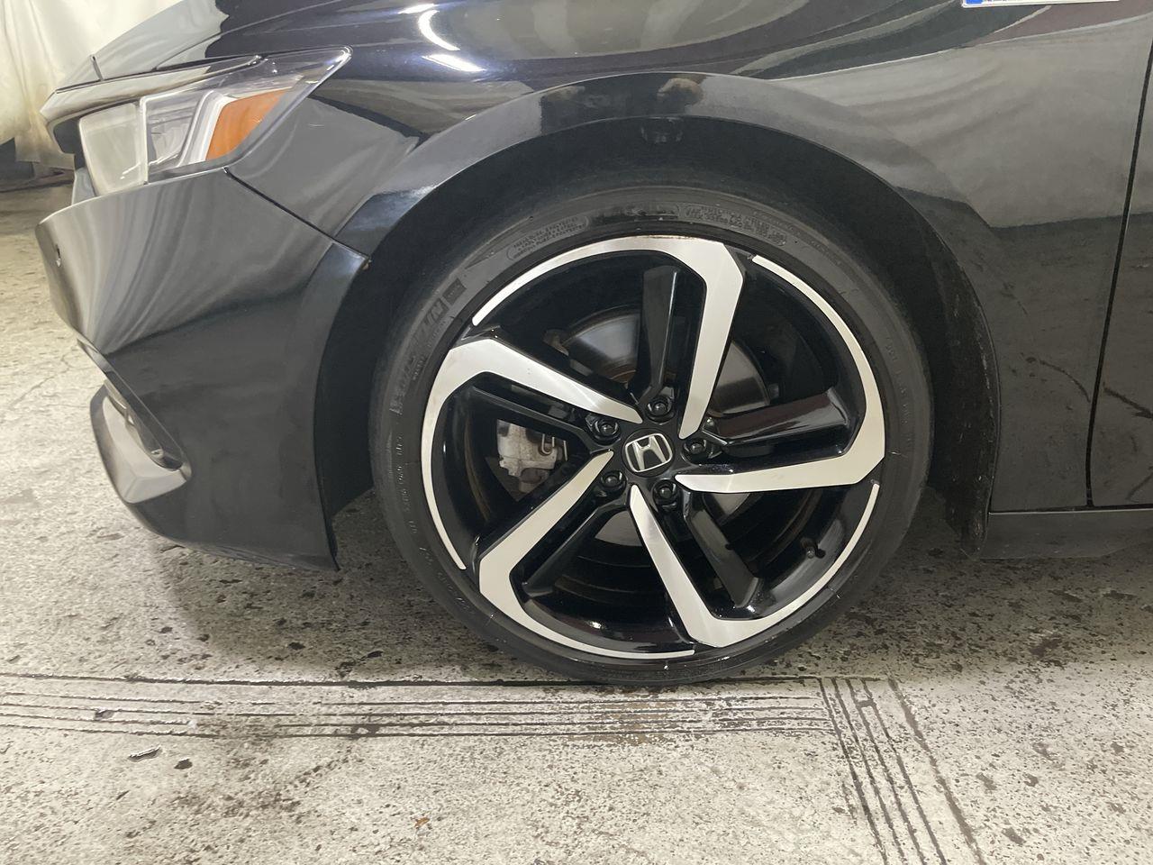 Vehicle image 10 of 24