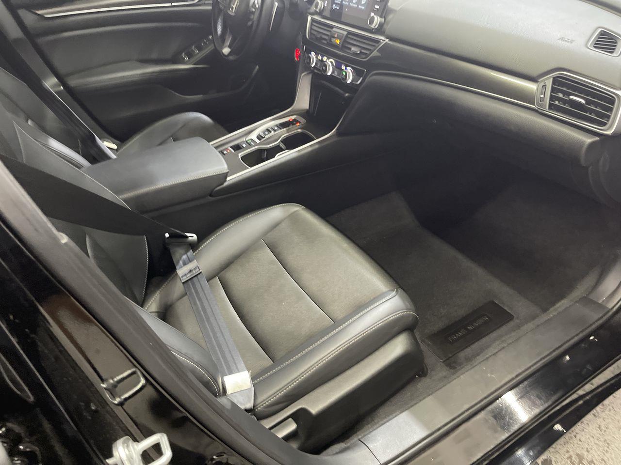 Vehicle image 22 of 24