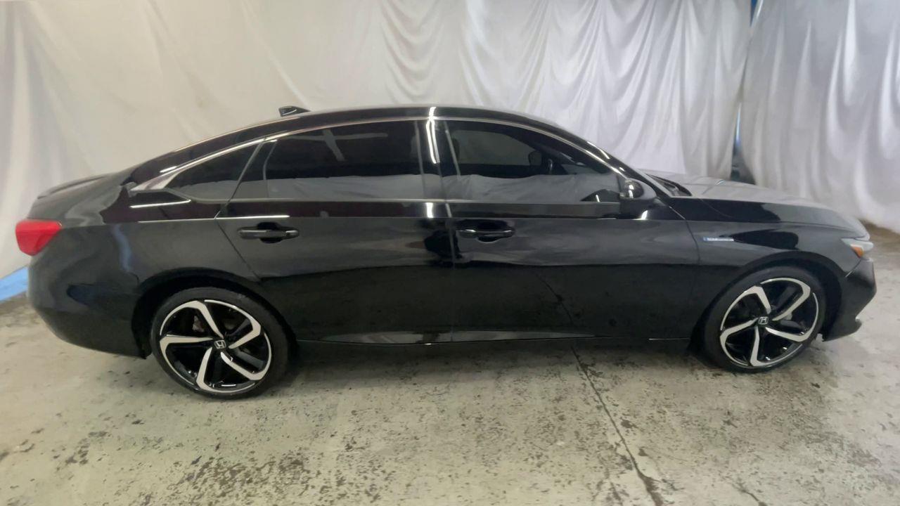 Vehicle image 5 of 24