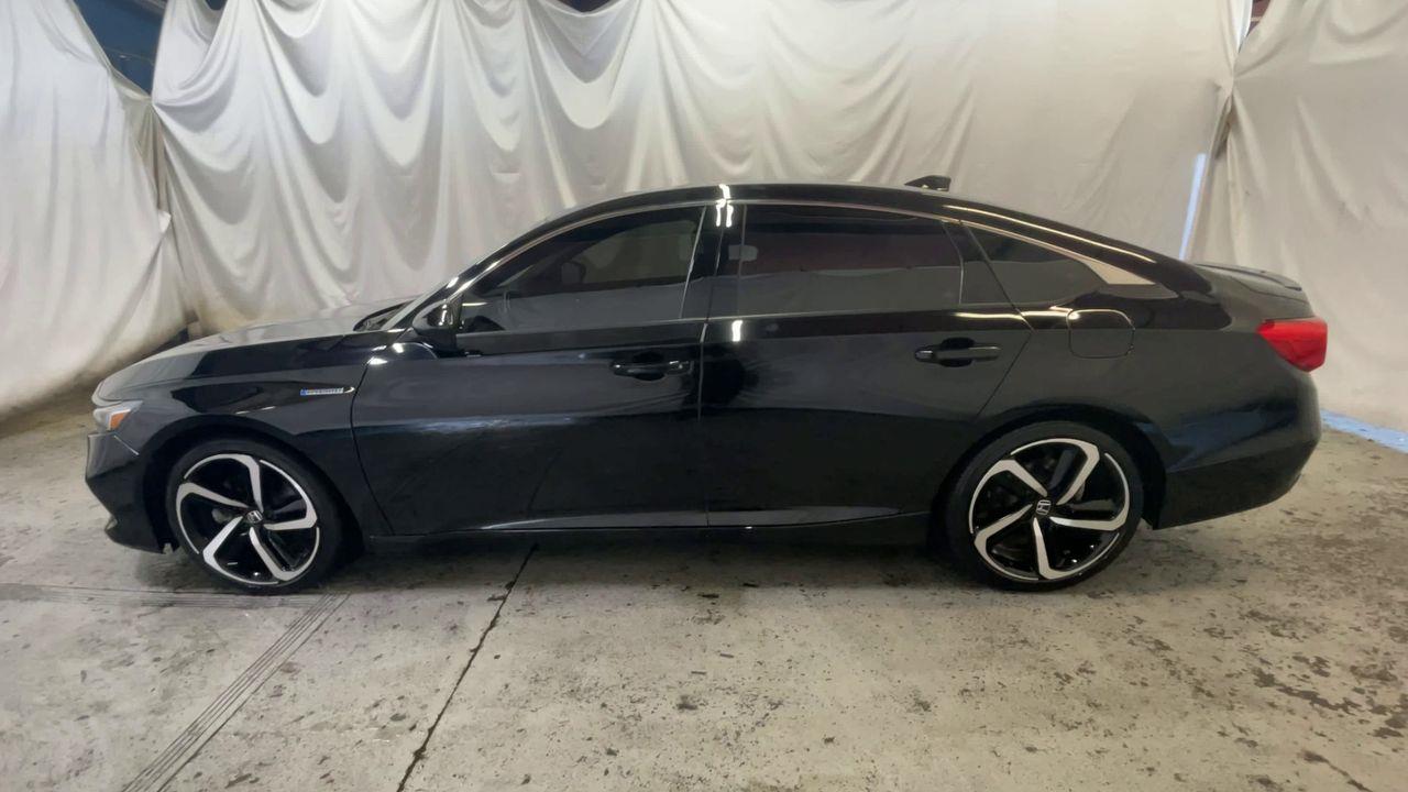Vehicle image 8 of 24