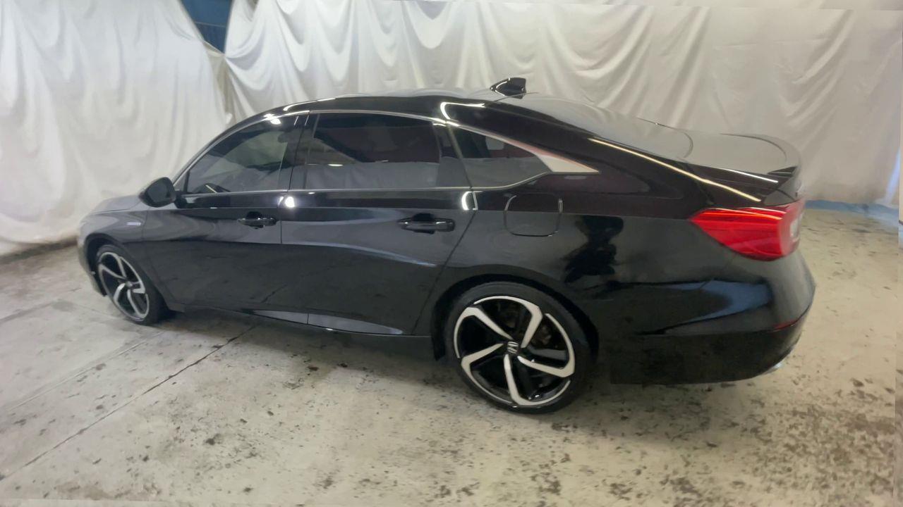 Vehicle image 7 of 24