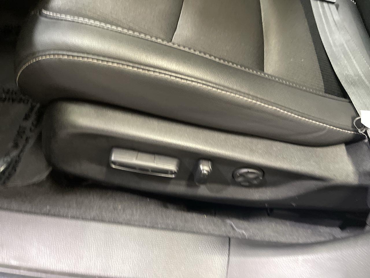 Vehicle image 19 of 24