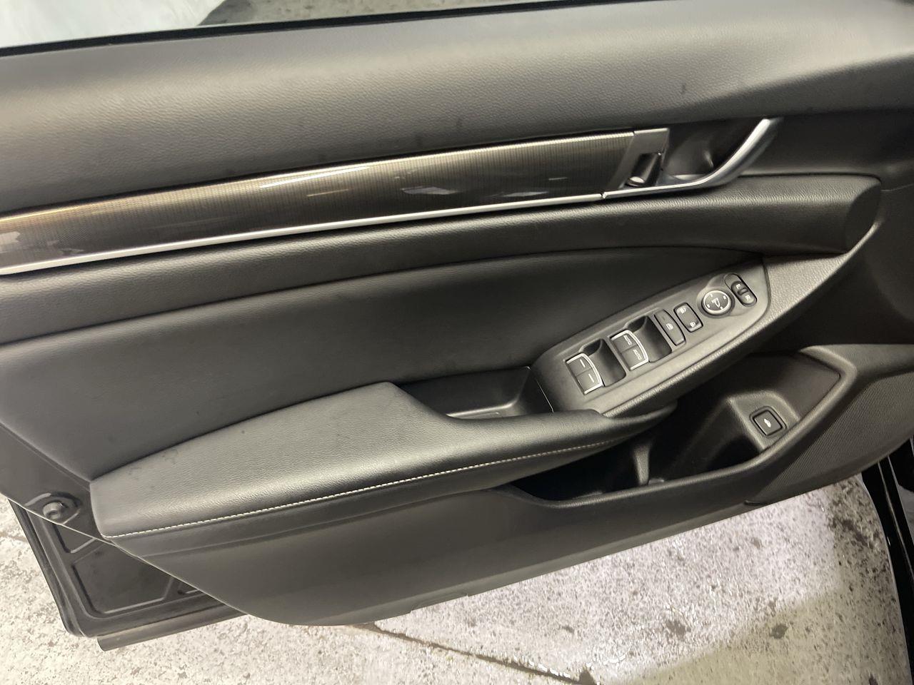 Vehicle image 17 of 24