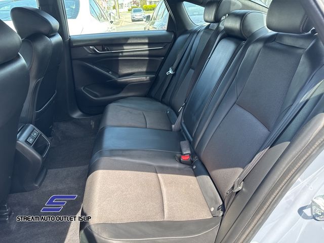 Vehicle image 27 of 31