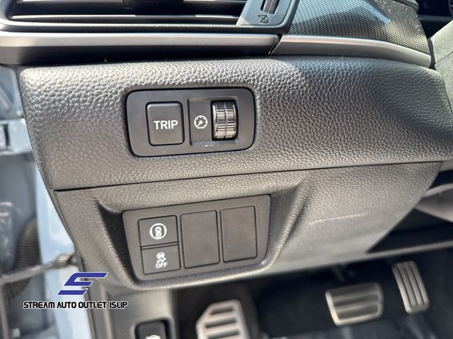 Vehicle image 17 of 31