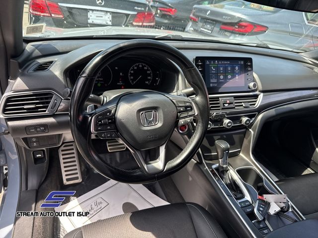 Vehicle image 15 of 31