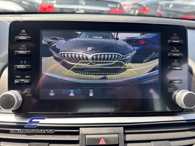 Vehicle image 22 of 31