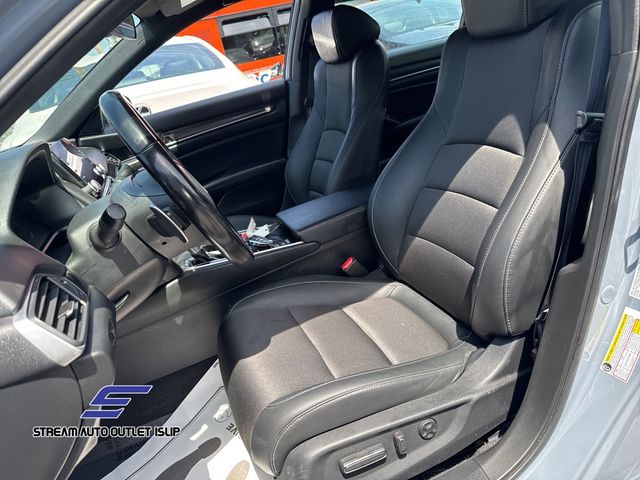 Vehicle image 13 of 31
