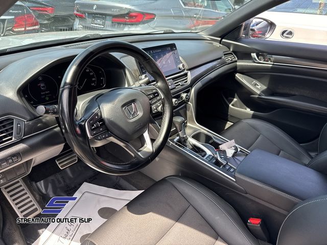 Vehicle image 12 of 31