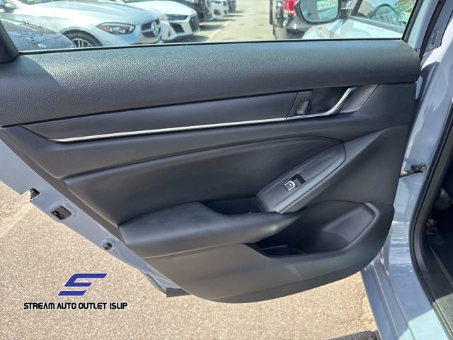Vehicle image 26 of 31