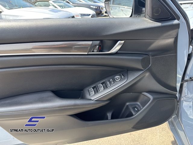 Vehicle image 11 of 31