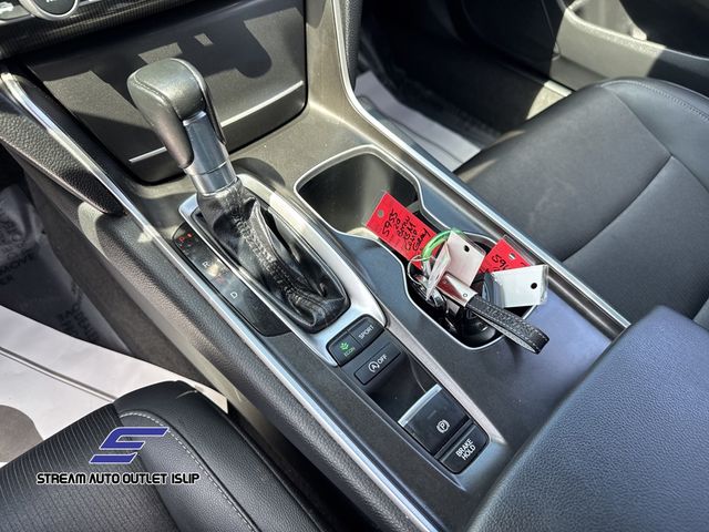 Vehicle image 24 of 31