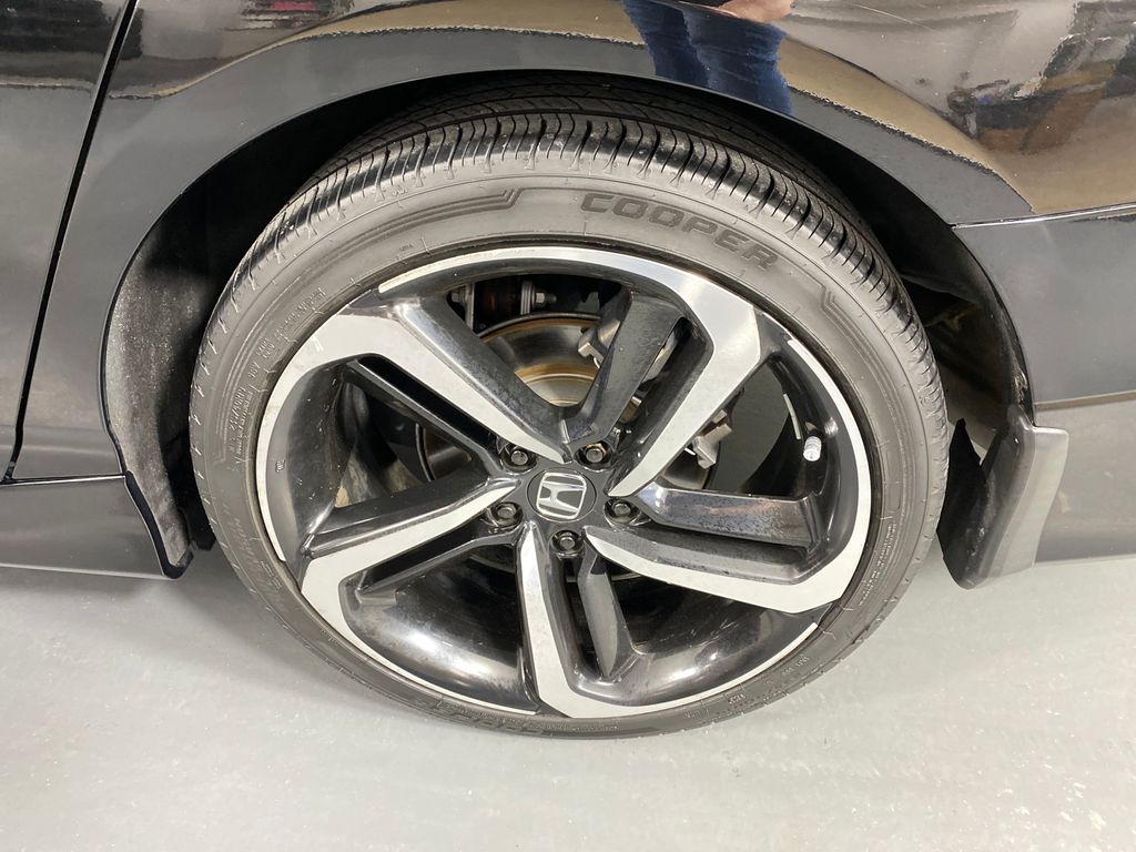 Vehicle image 7 of 26