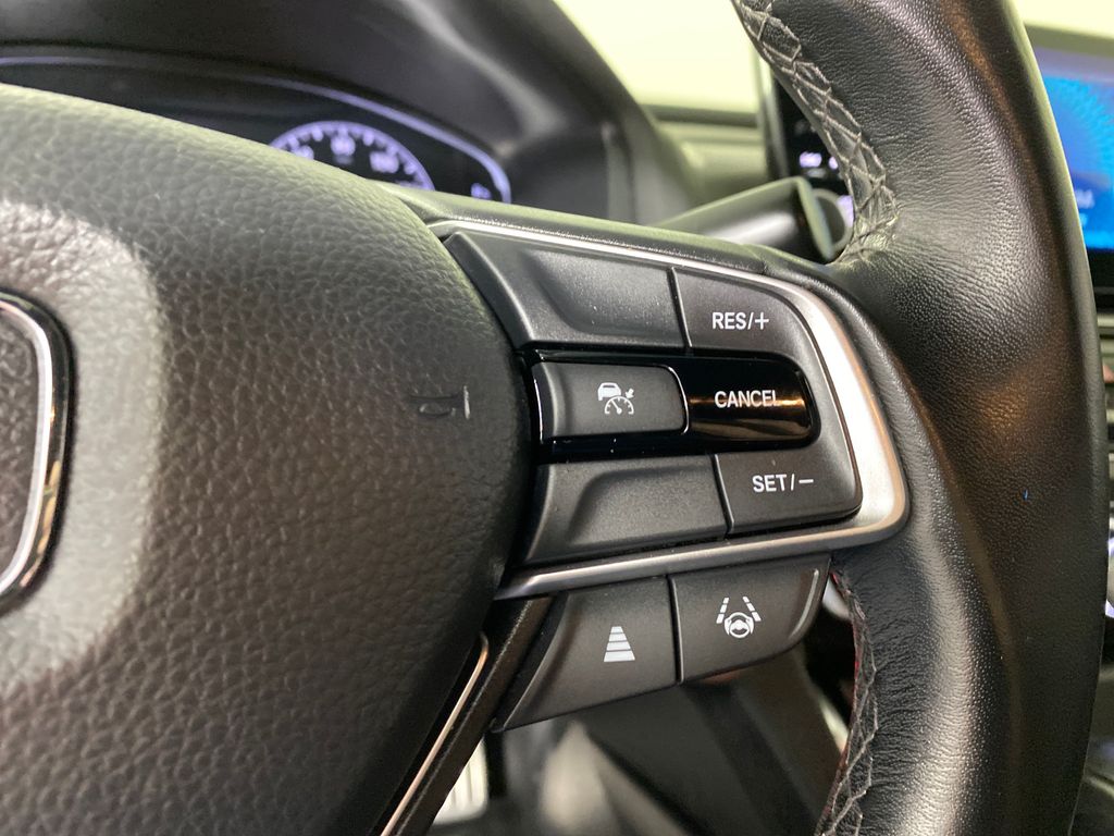 Vehicle image 19 of 26