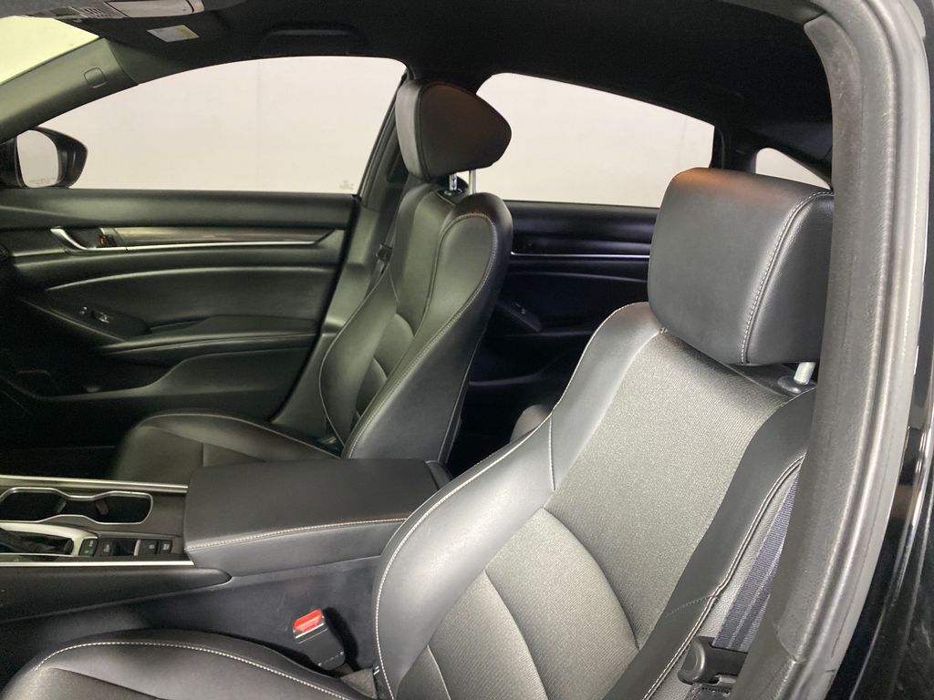 Vehicle image 9 of 26